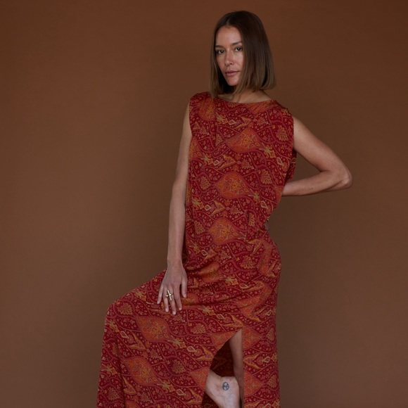 The Cleopatra dress is a stunning and unique piece Handmade with elegance ♻️ - Picture 6 of 11